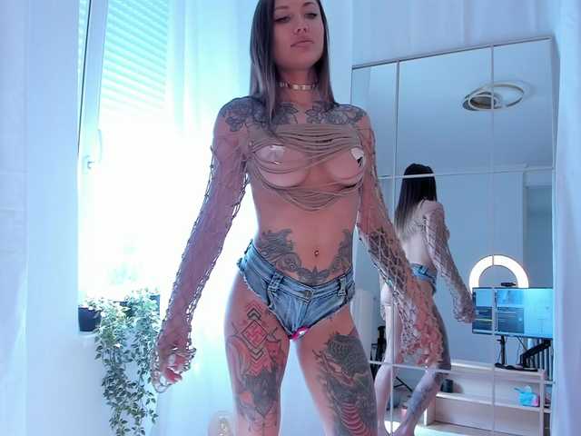 Foxe-Sailey's BongaCams show and profile