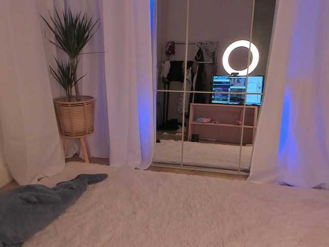 Foxe-Sailey's BongaCams show and profile