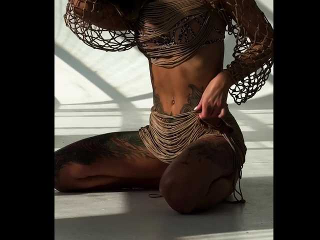 Foxe-Sailey's BongaCams show and profile