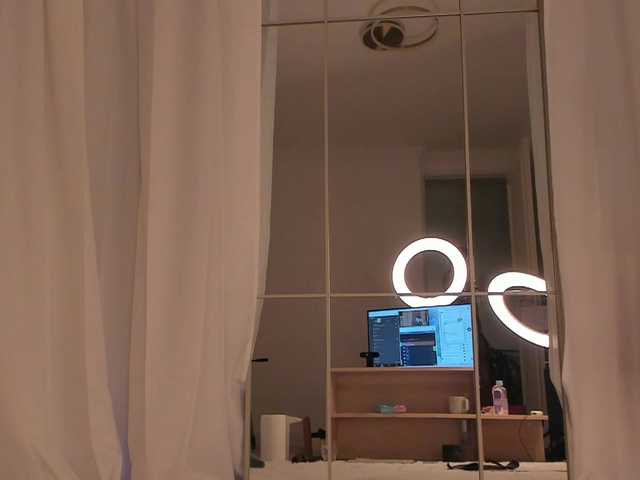 Foxe-Sailey's BongaCams show and profile