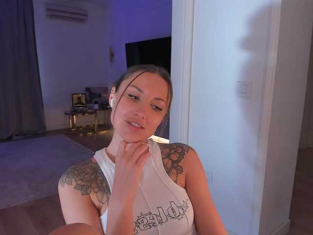 Foxe-Sailey's BongaCams show and profile