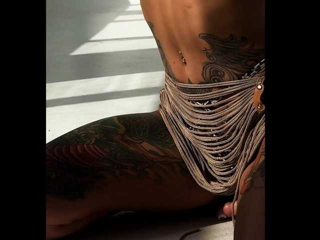 Foxe-Sailey's BongaCams show and profile