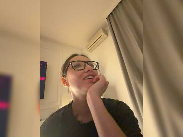 Foxe-Sailey's BongaCams show and profile