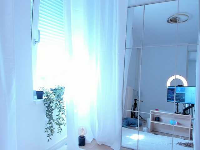 Foxe-Sailey's BongaCams show and profile