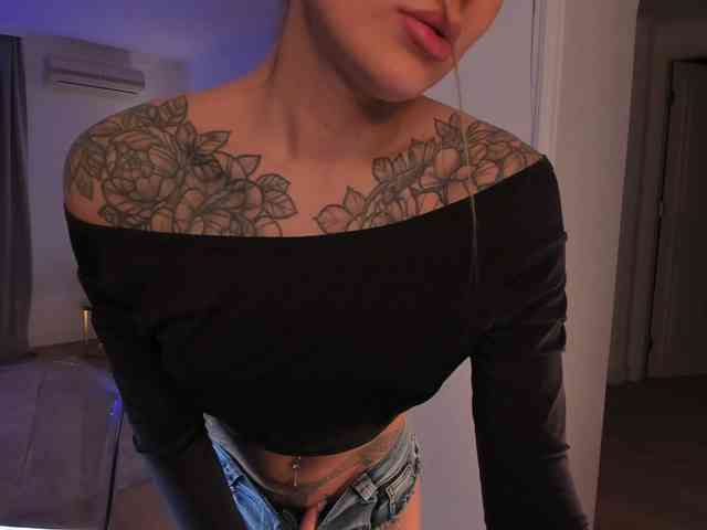 Foxe-Sailey Live Webcam on BongaCams