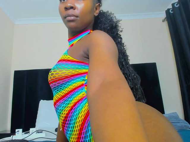 Pretty-Queen's BongaCams show and profile