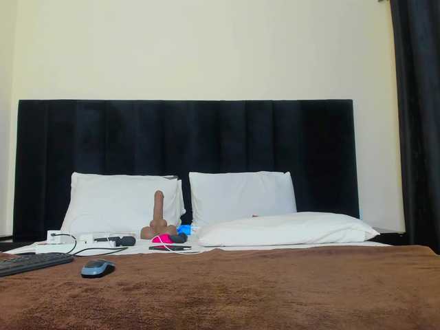 Pretty-Queen's BongaCams show and profile