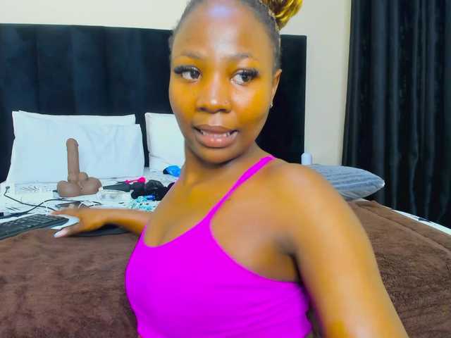 Pretty-Queen's BongaCams show and profile