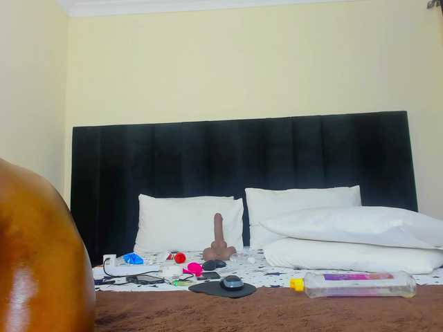 Pretty-Queen's BongaCams show and profile