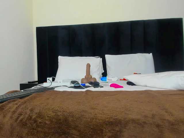 Pretty-Queen's BongaCams show and profile