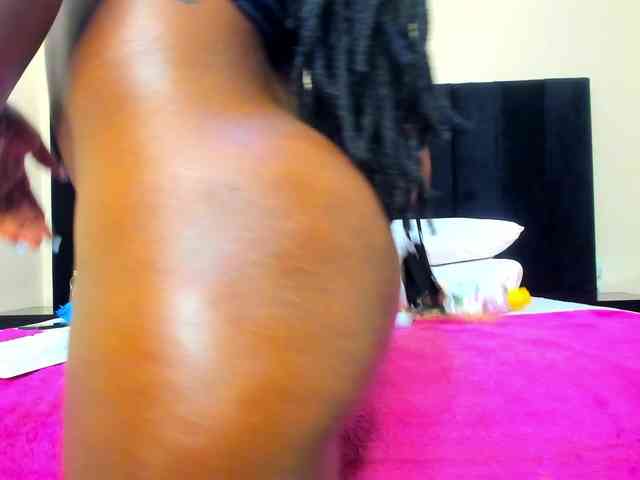Pretty-Queen webcam