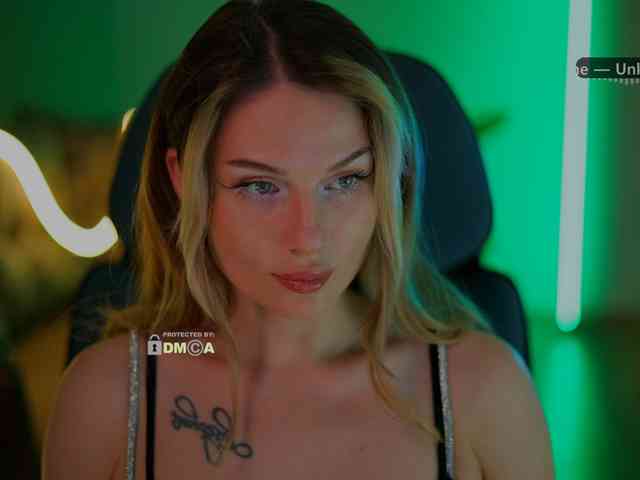 D_i_aM webcam