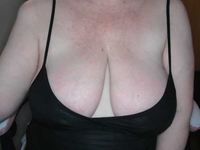 meloncitos25 on BongaCams 