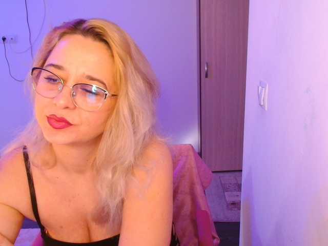 Freyaamore's BongaCams show and profile