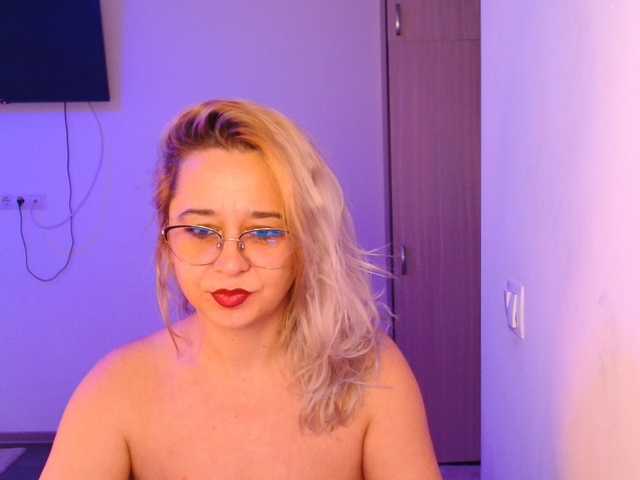 Freyaamore's BongaCams show and profile