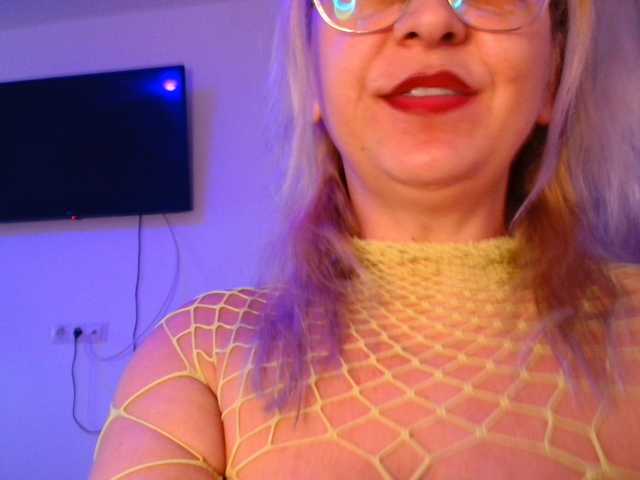 Freyaamore's BongaCams show and profile