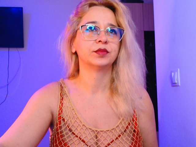 Freyaamore's BongaCams show and profile