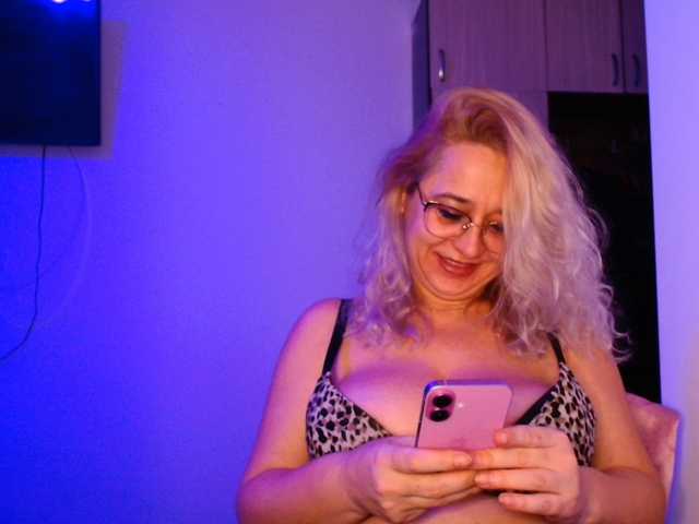 Freyaamore's BongaCams show and profile