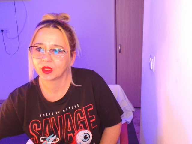 Freyaamore's BongaCams show and profile