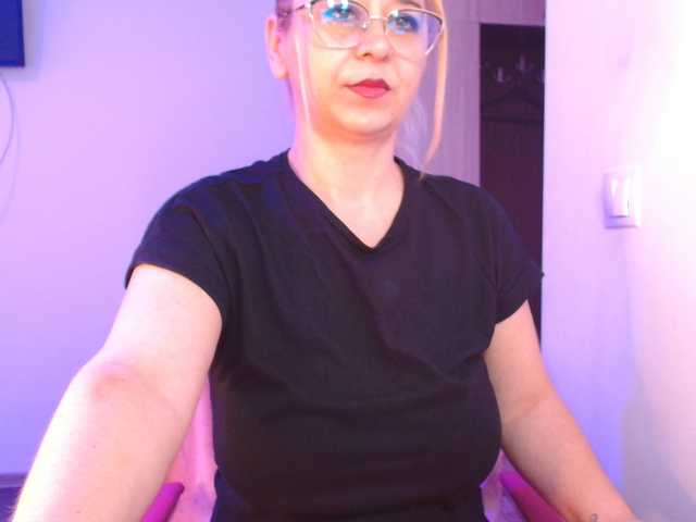 Freyaamore's BongaCams show and profile