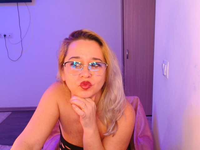 Freyaamore's BongaCams show and profile