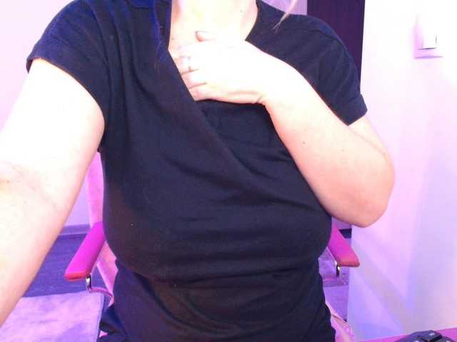 Freyaamore's BongaCams show and profile