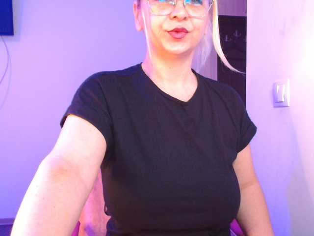 Freyaamore's BongaCams show and profile