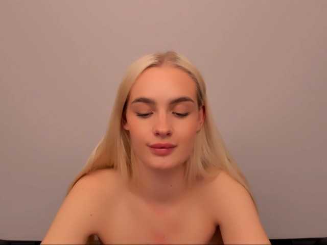 OliviaKisss3 webcam bongacams model stream image