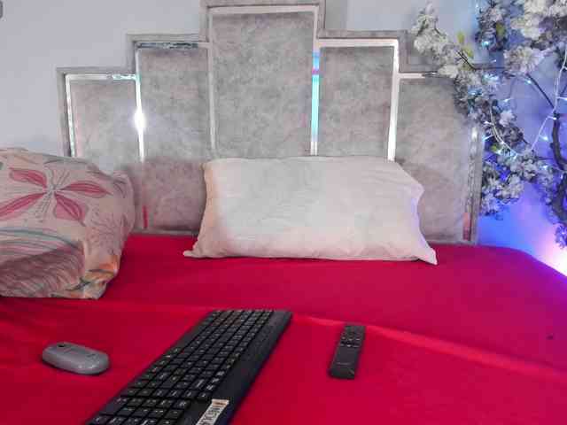 GabyyJones webcam