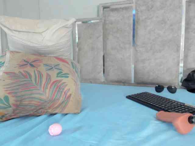 GabyyJones webcam