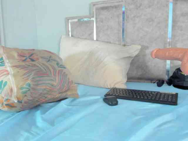 GabyyJones webcam