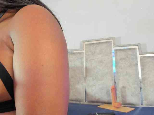 GabyyJones webcam
