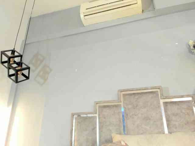 GabyyJones webcam
