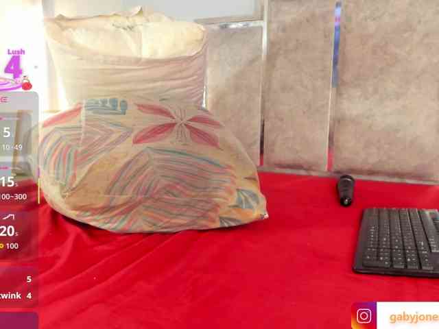 GabyyJones webcam