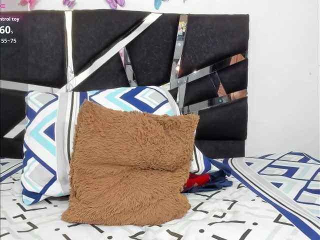 skinnyslutgirl's BongaCams show and profile