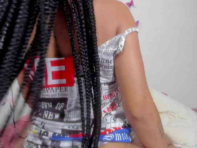 skinnyslutgirl webcam
