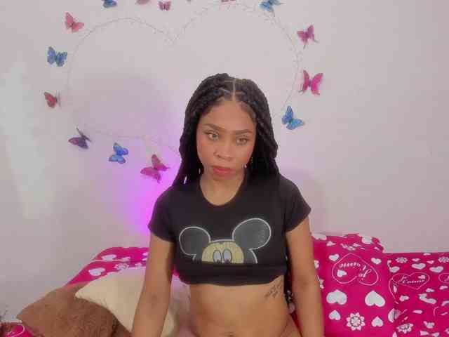 skinnyslutgirl webcam