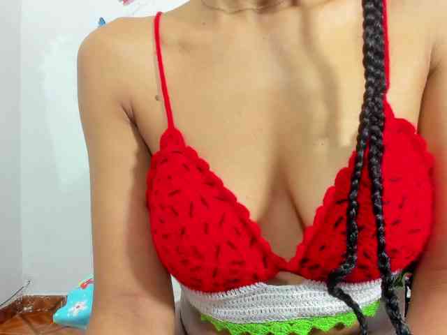 skinnyslutgirl webcam