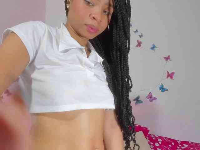 skinnyslutgirl webcam