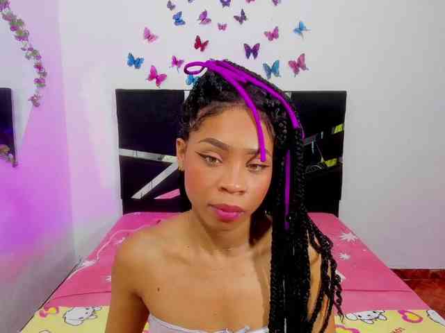skinnyslutgirl webcam