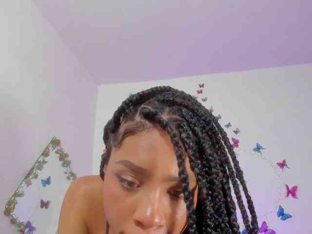 skinnyslutgirl webcam