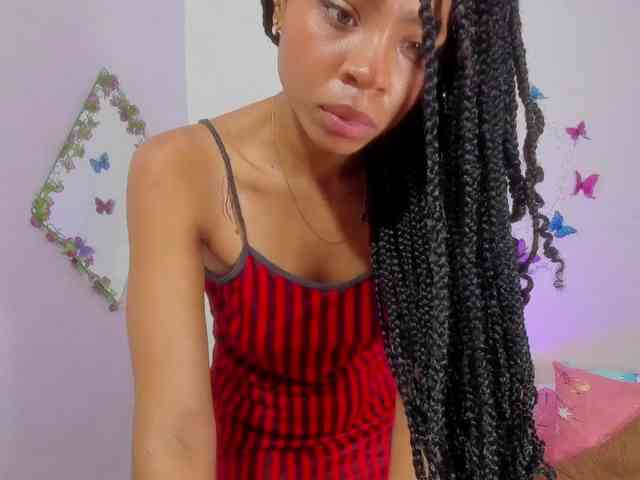 skinnyslutgirl webcam