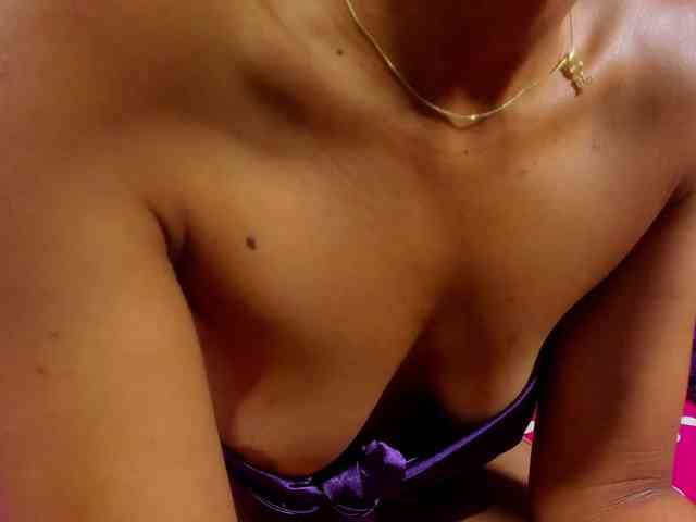 skinnyslutgirl webcam
