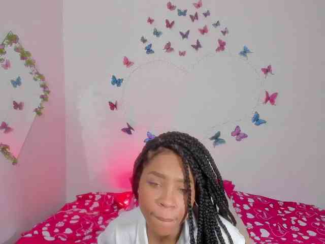 skinnyslutgirl webcam