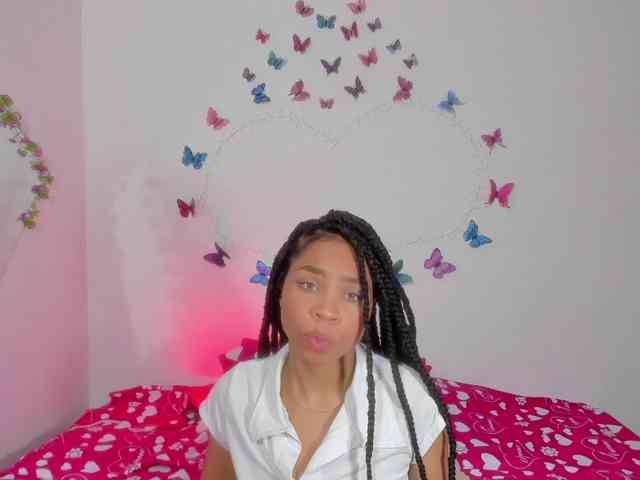 skinnyslutgirl webcam
