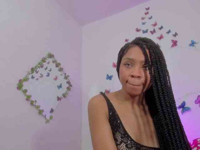 skinnyslutgirl webcam