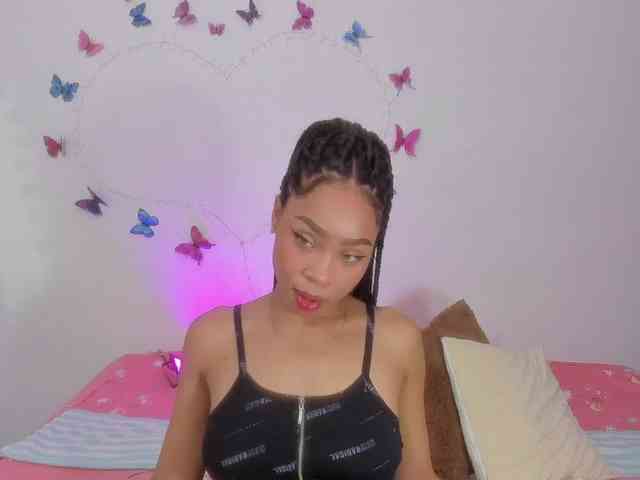 skinnyslutgirl webcam