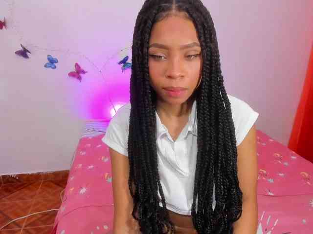 skinnyslutgirl webcam