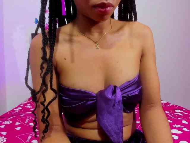 skinnyslutgirl webcam