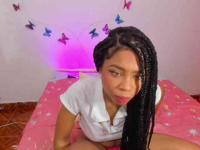 skinnyslutgirl webcam